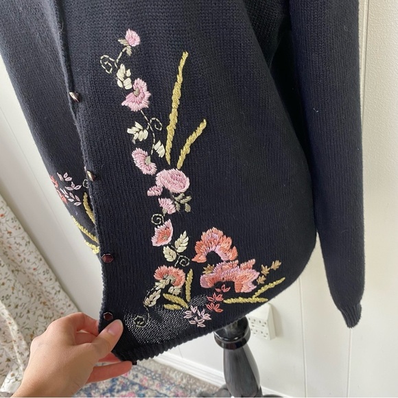 VTG Tierra International Sweater Black Embroidered Floral Knit Cardigan Size M - Picture 6 of 14